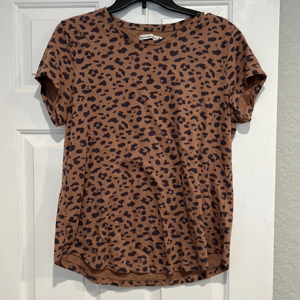 Abercrombie xl brown leopard tshirt